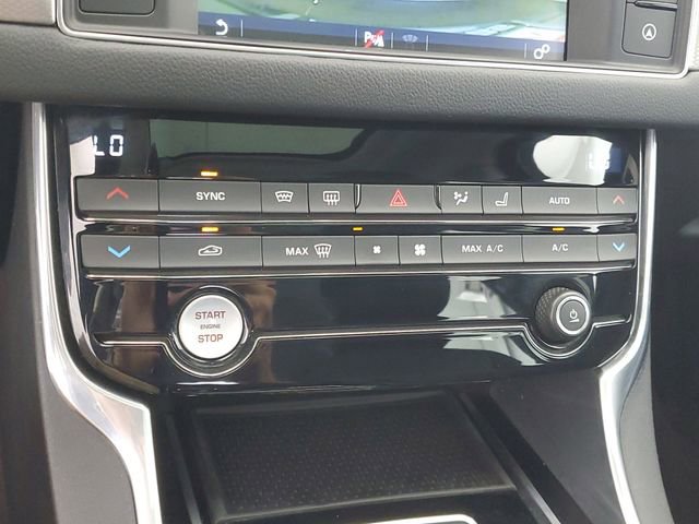 Used 2017 Jaguar XF Prestige AWD/4WD image 29
