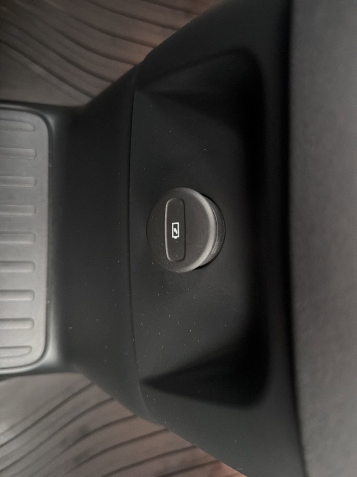 Used 2025 Volvo XC90 T8 Ultra w/ Protection Package Premier image 47