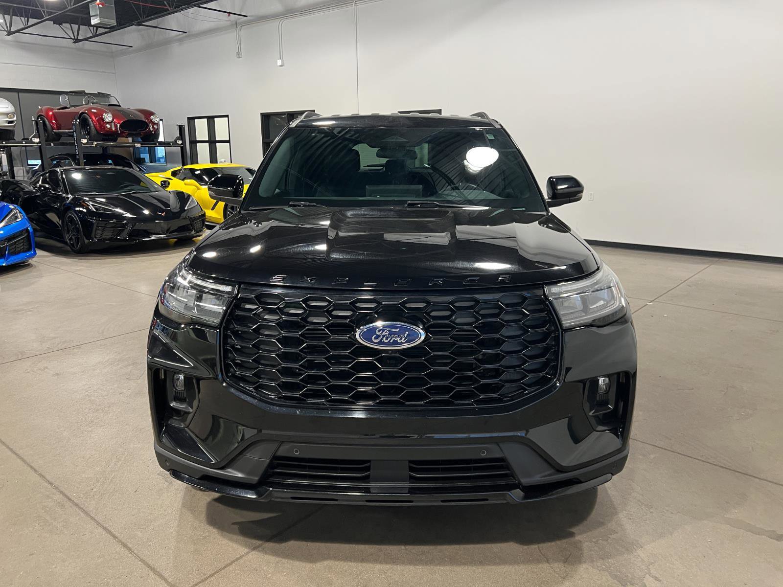 Used 2025 Ford Explorer ST-Line w/ ST-Line Street Pack AWD/4WD image 8