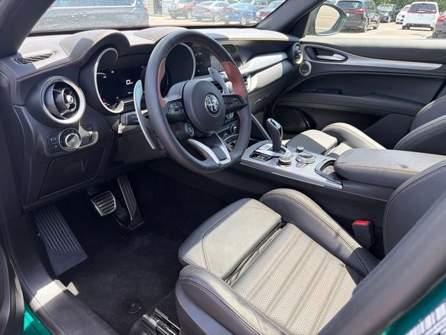 Used 2025 Alfa Romeo Stelvio Sprint AWD/4WD image 6