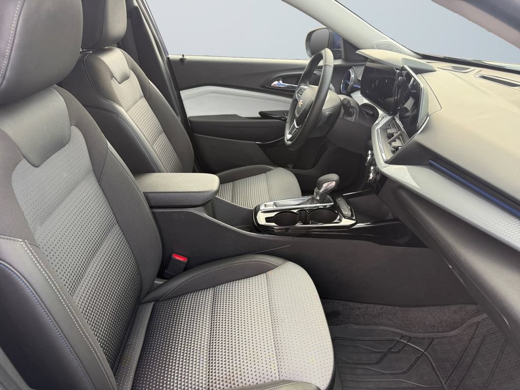Used 2024 Chevrolet Trax LT w/ Driver Confidence Package FWD image 15