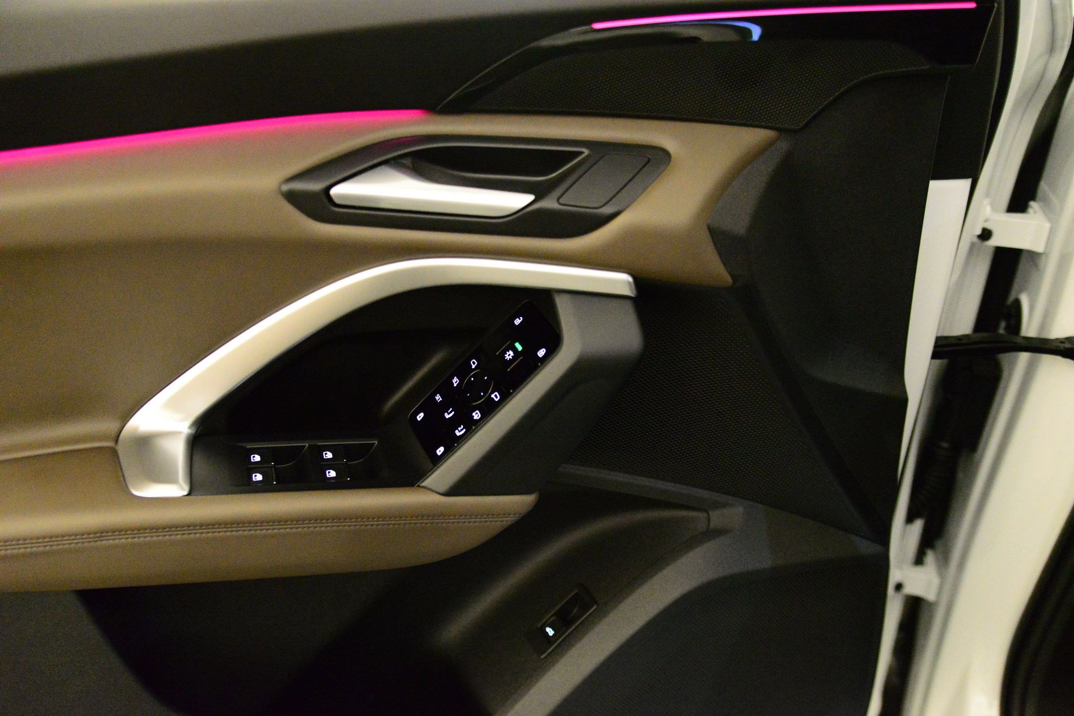 Certified 2025 Audi Q5 Premium w/ Convenience Package image 9