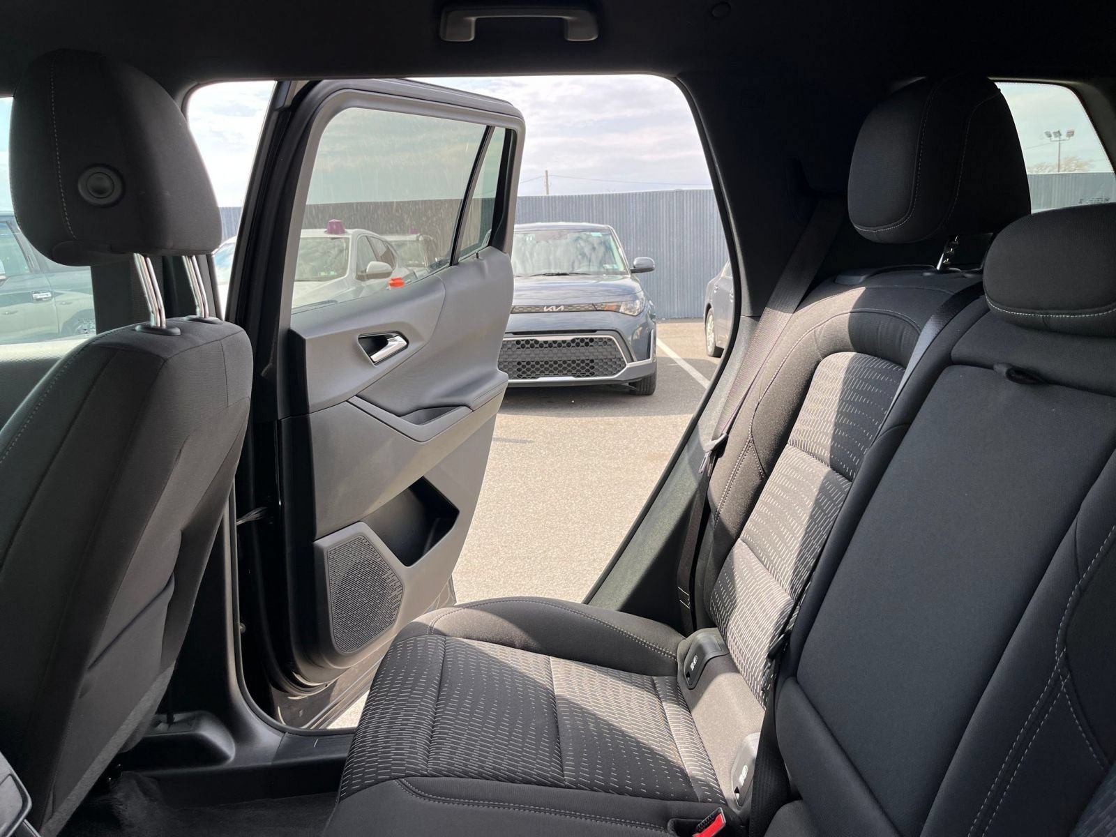 Used 2025 Chevrolet Equinox LT FWD image 39
