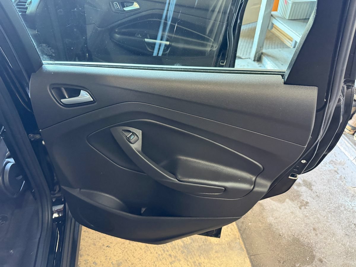Used 2018 Ford C-MAX SE FWD image 30