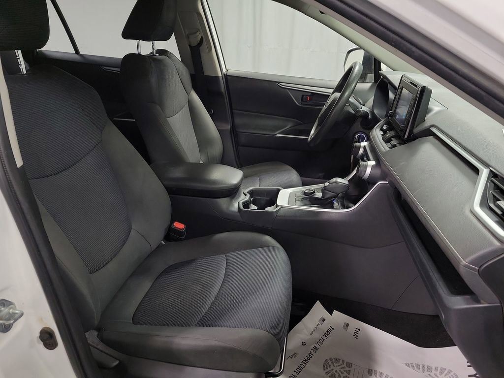 Used 2020 Toyota RAV4 LE image 25