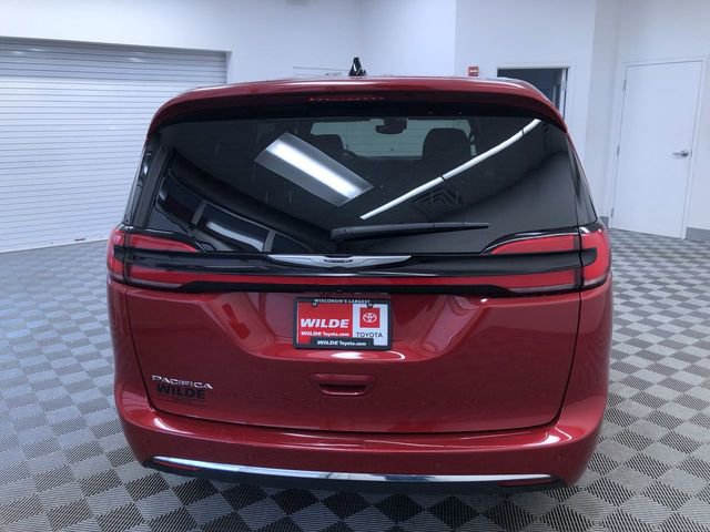 Used 2025 Chrysler Pacifica Select image 14
