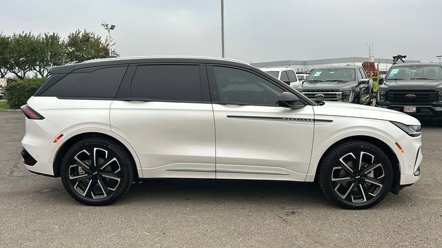 Used 2024 Lincoln Nautilus Reserve image 2