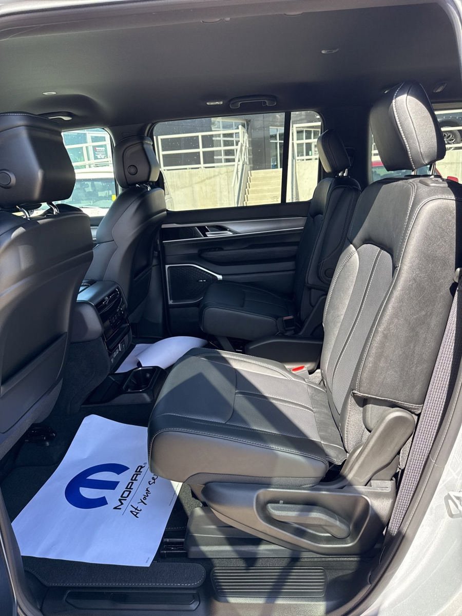 New 2026 Jeep Grand Wagoneer Limited AWD/4WD image 27