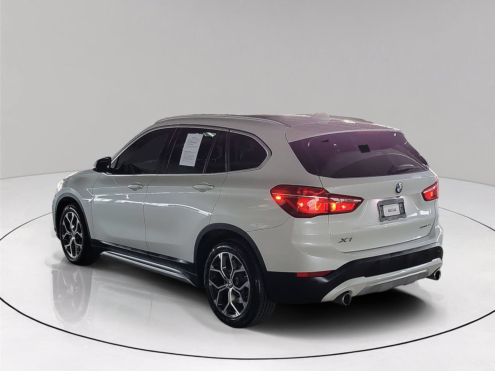 Used 2022 BMW X1 xDrive28i w/ Convenience Package AWD/4WD image 4