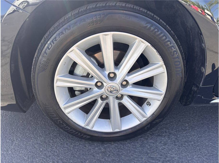 Used 2014 Toyota Camry XLE w/ Leather Package FWD image 21