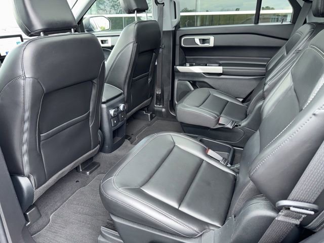Used 2021 Ford Explorer XLT w/ Equipment Group 202A AWD/4WD image 38