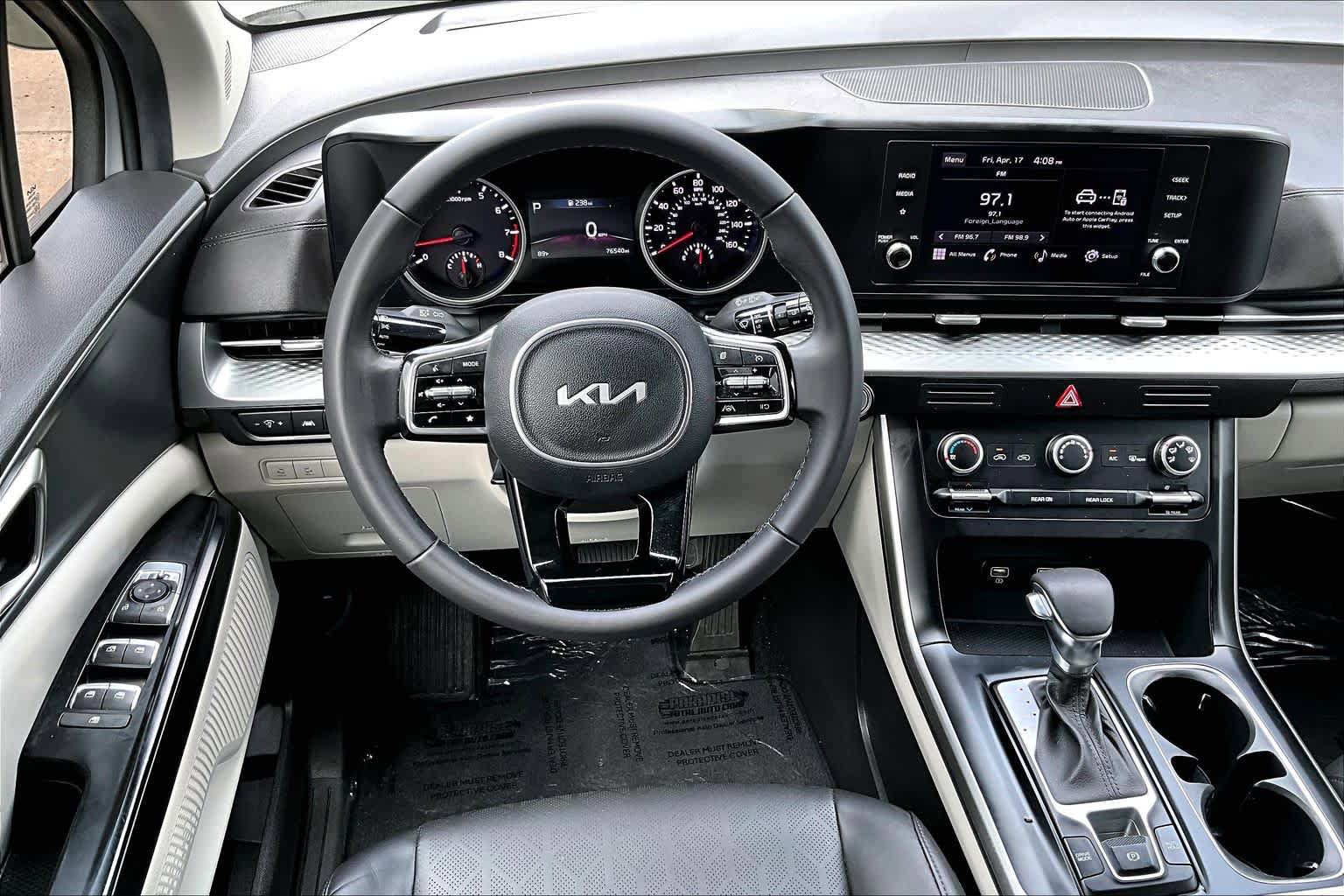 Used 2023 Kia Carnival LX FWD image 6