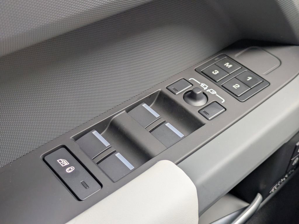 New 2026 Land Rover Defender 110 X-Dynamic SE image 26