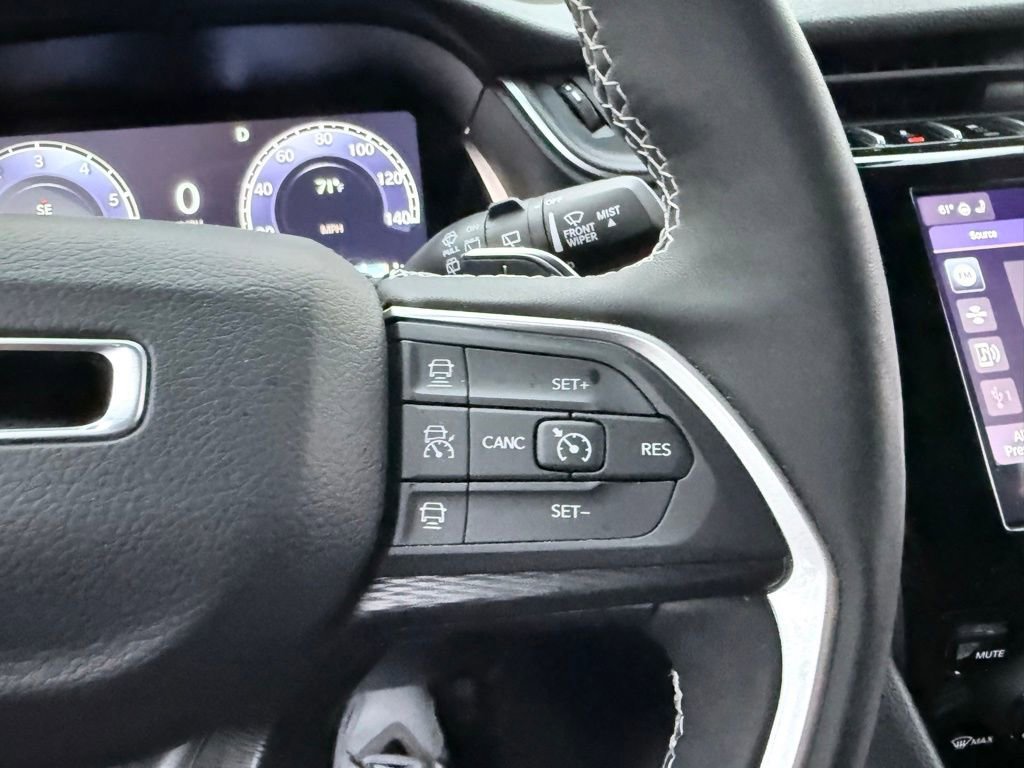 Used 2025 Jeep Grand Cherokee Laredo X w/ Luxury Tech Group I image 15