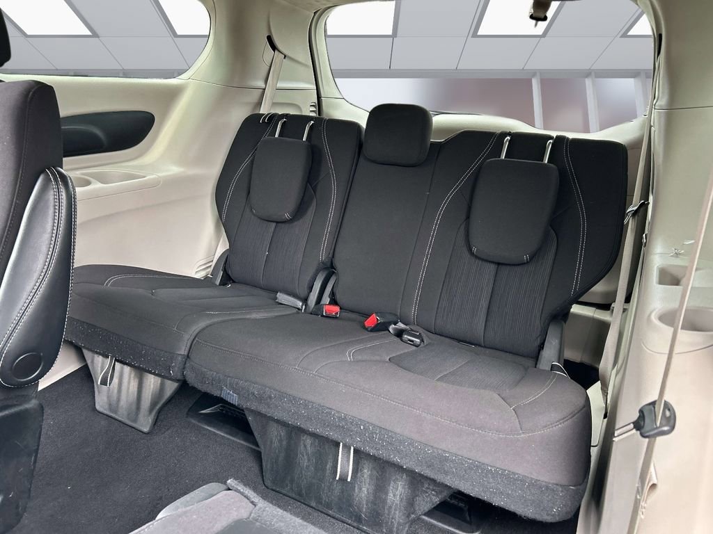 Used 2023 Chrysler Voyager LX FWD image 12