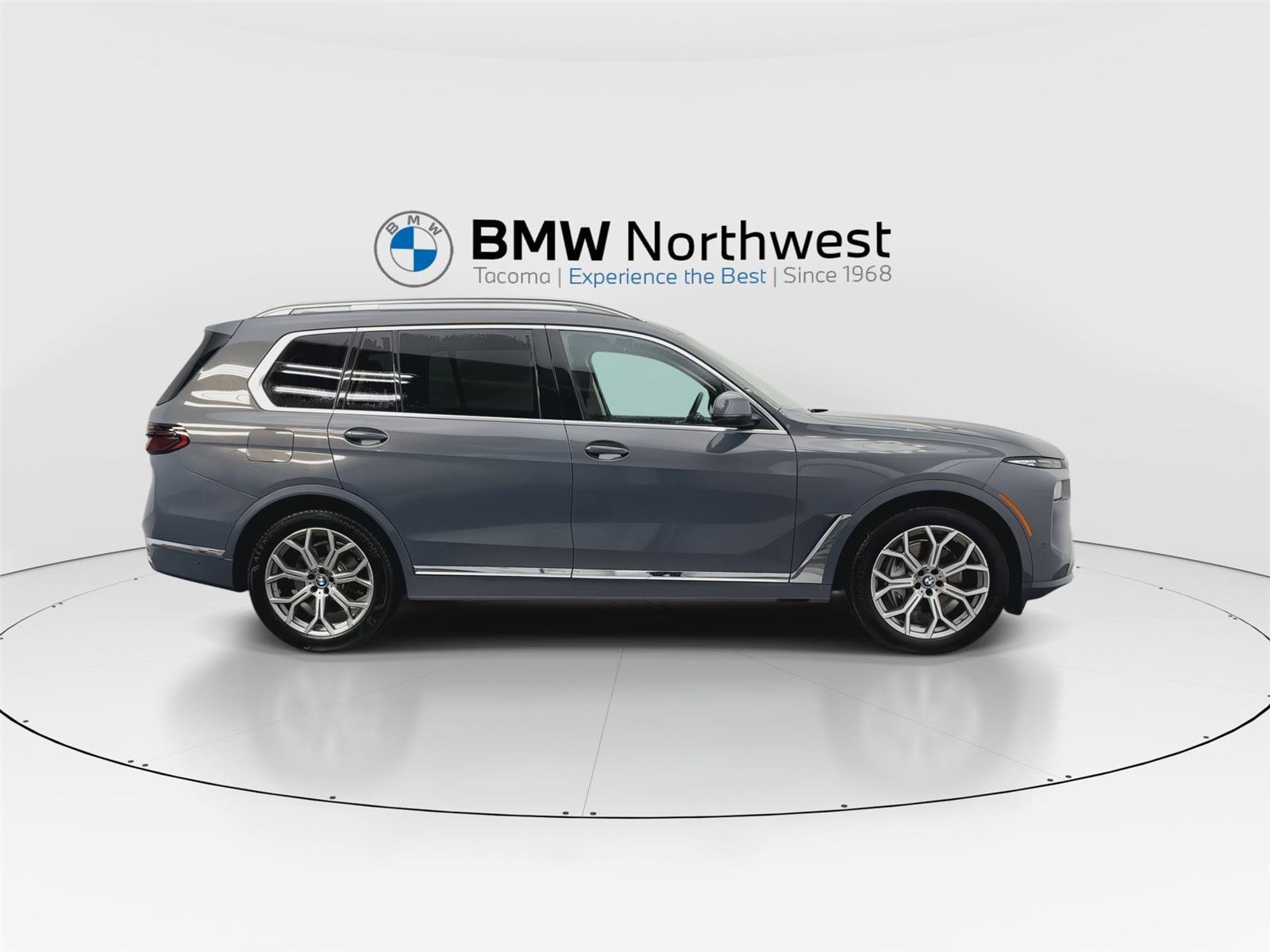 Used 2025 BMW X7 xDrive40i w/ Climate Comfort Package image 7