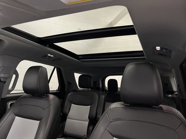 Used 2023 Ford Explorer XLT w/ Equipment Group 202A image 7