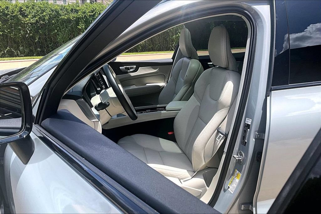 Certified 2024 Volvo XC60 B5 Plus w/ Protection Package Premier AWD/4WD image 33