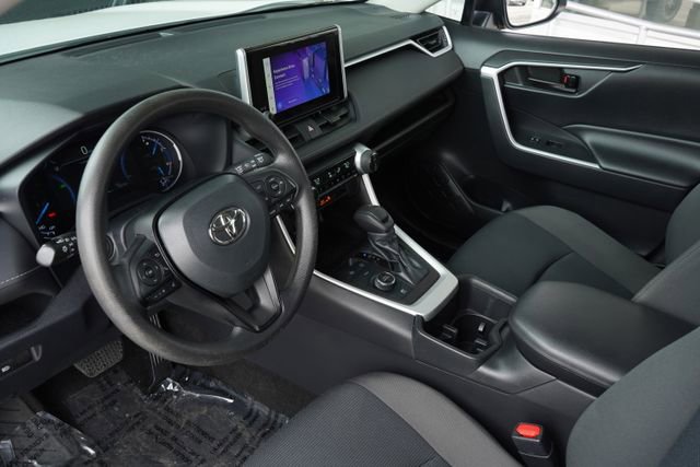 Used 2023 Toyota RAV4 LE AWD/4WD image 26