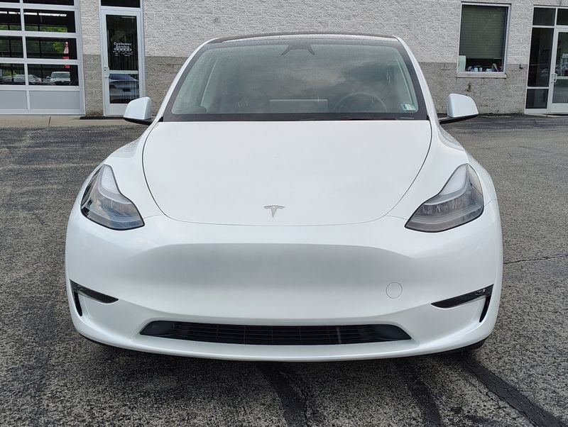 Used 2025 Tesla Model Y Long Range AWD/4WD image 3