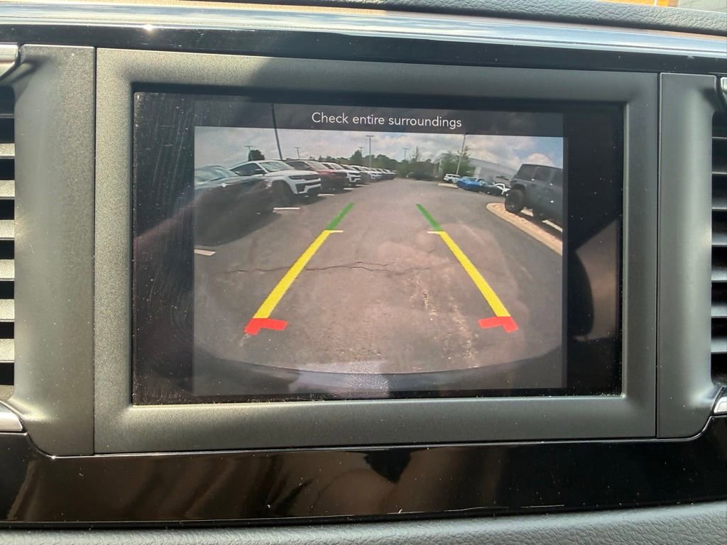 Used 2018 Chrysler Pacifica Touring Plus w/ Tire & Wheel Group FWD image 18
