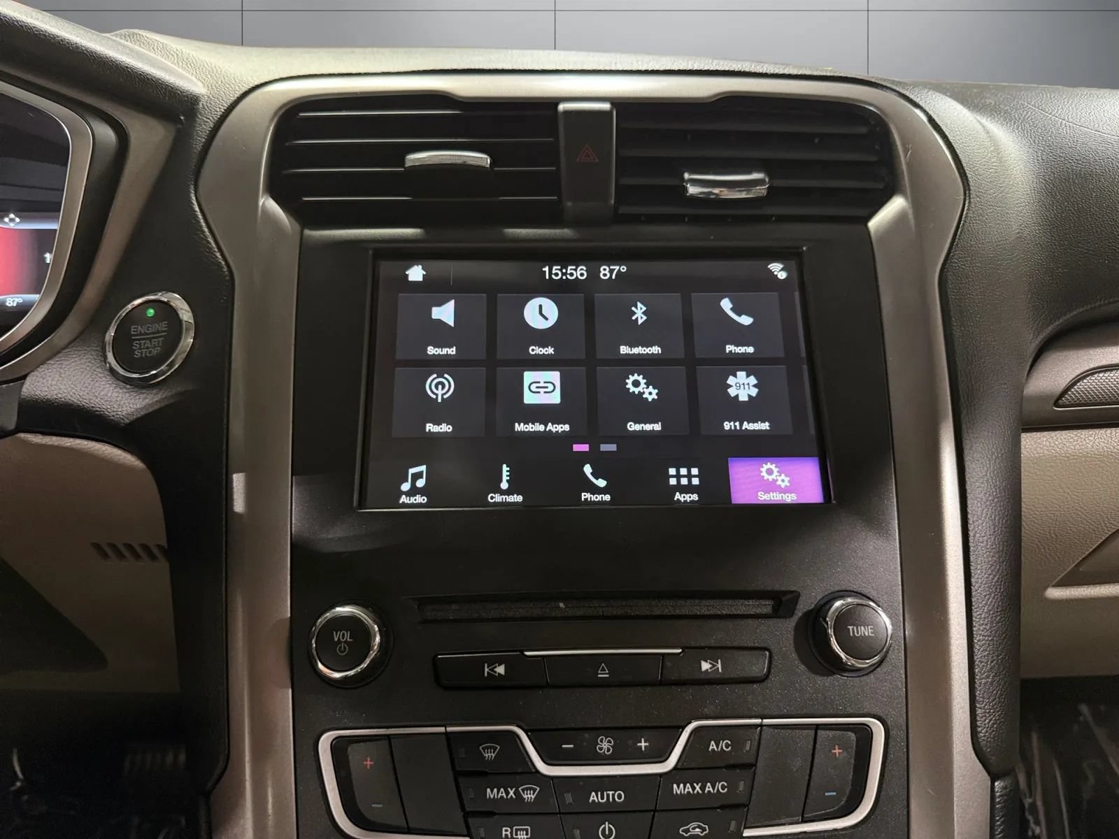 Used 2017 Ford Fusion SE w/ Fusion SE Technology Package FWD image 34