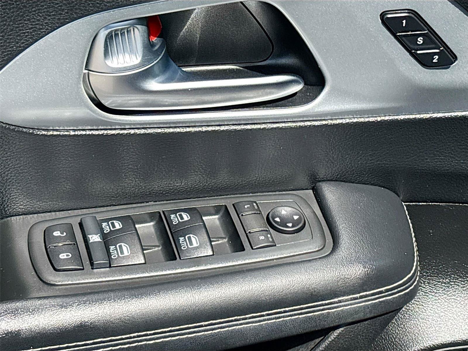 Used 2020 Chrysler Pacifica Touring-L Plus w/ S Appearance Package FWD image 18