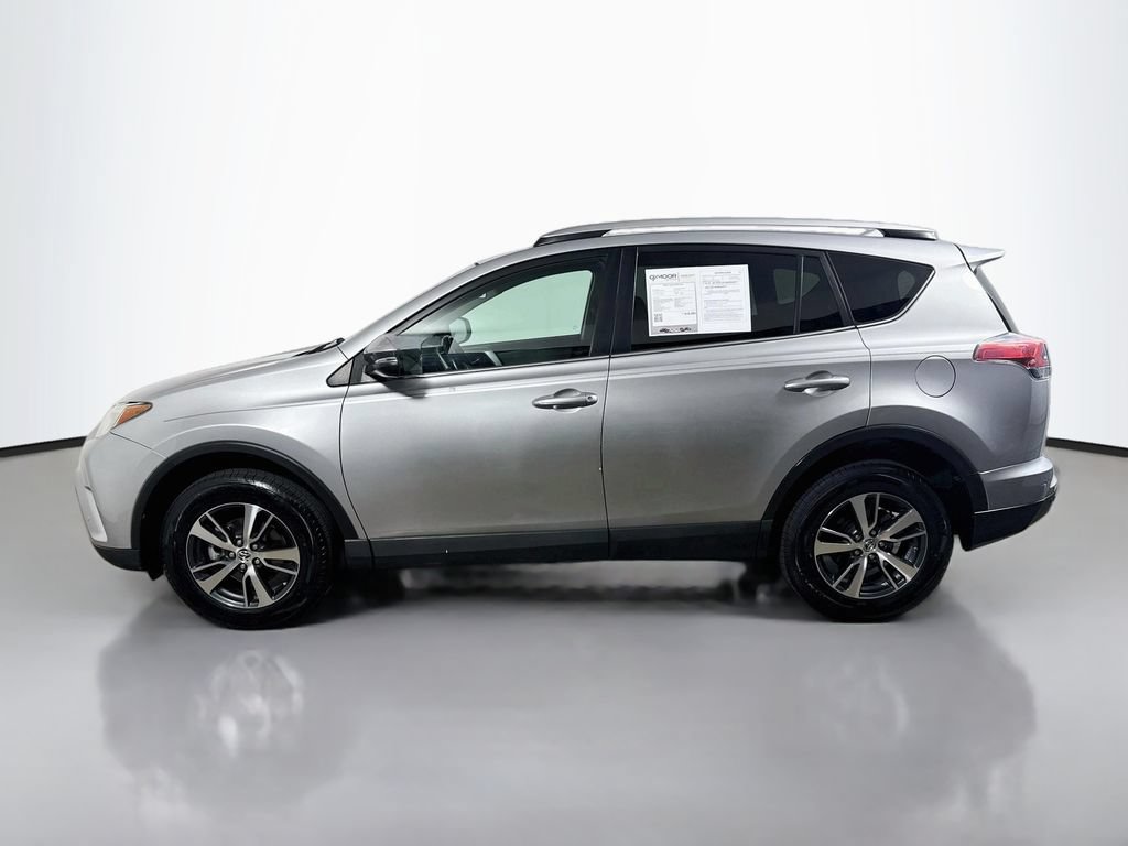 Used 2016 Toyota RAV4 XLE w/ Convenience Package FWD image 4