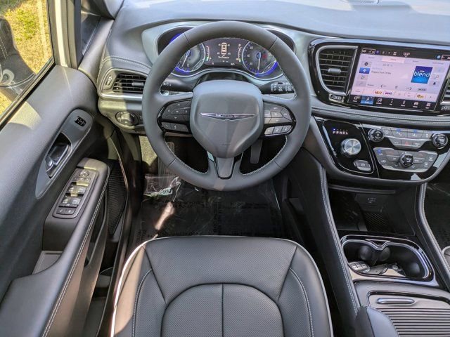 New 2026 Chrysler Pacifica Limited w/ S Appearance Package FWD image 15