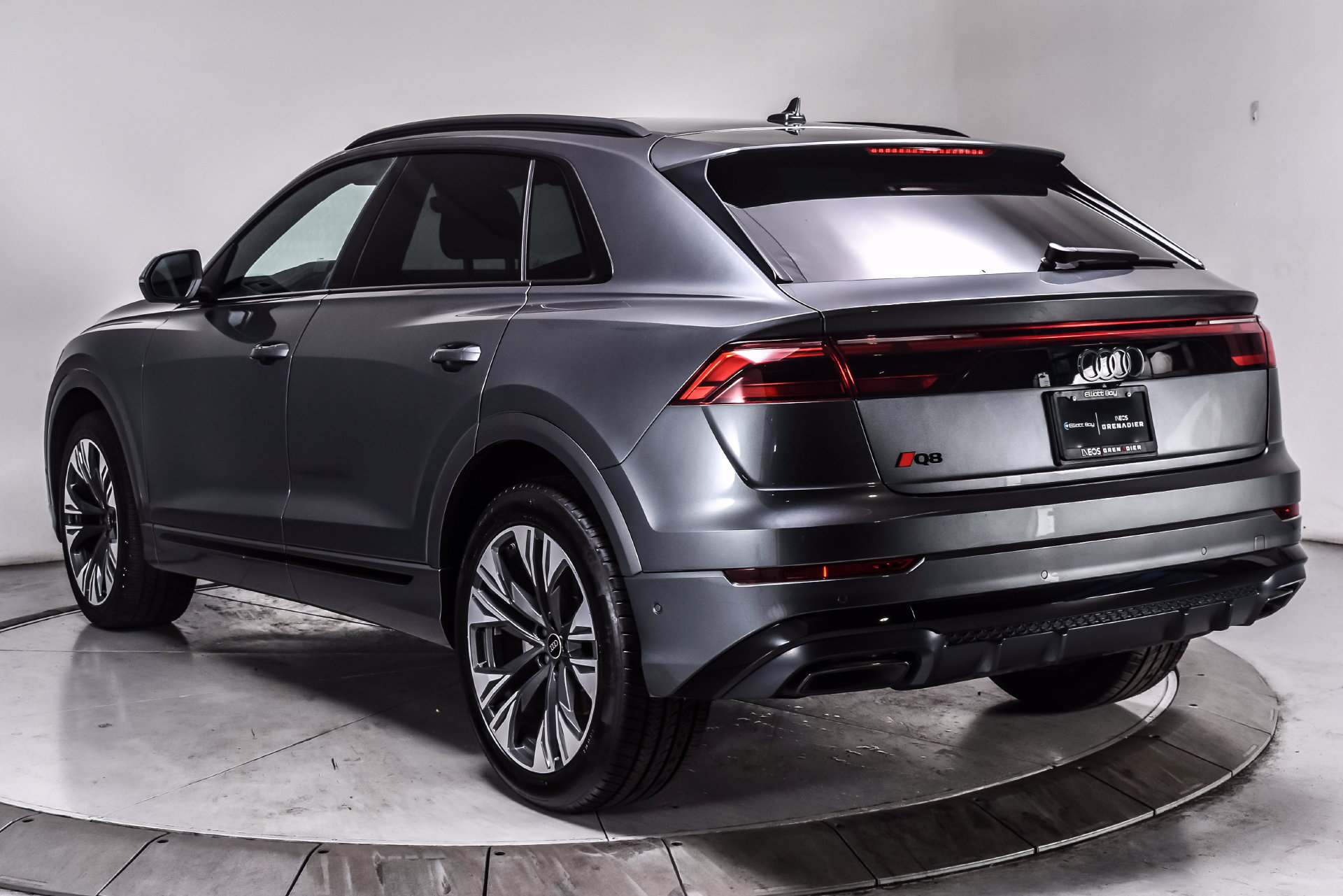 Used 2025 Audi Q8 Premium Plus AWD/4WD image 4