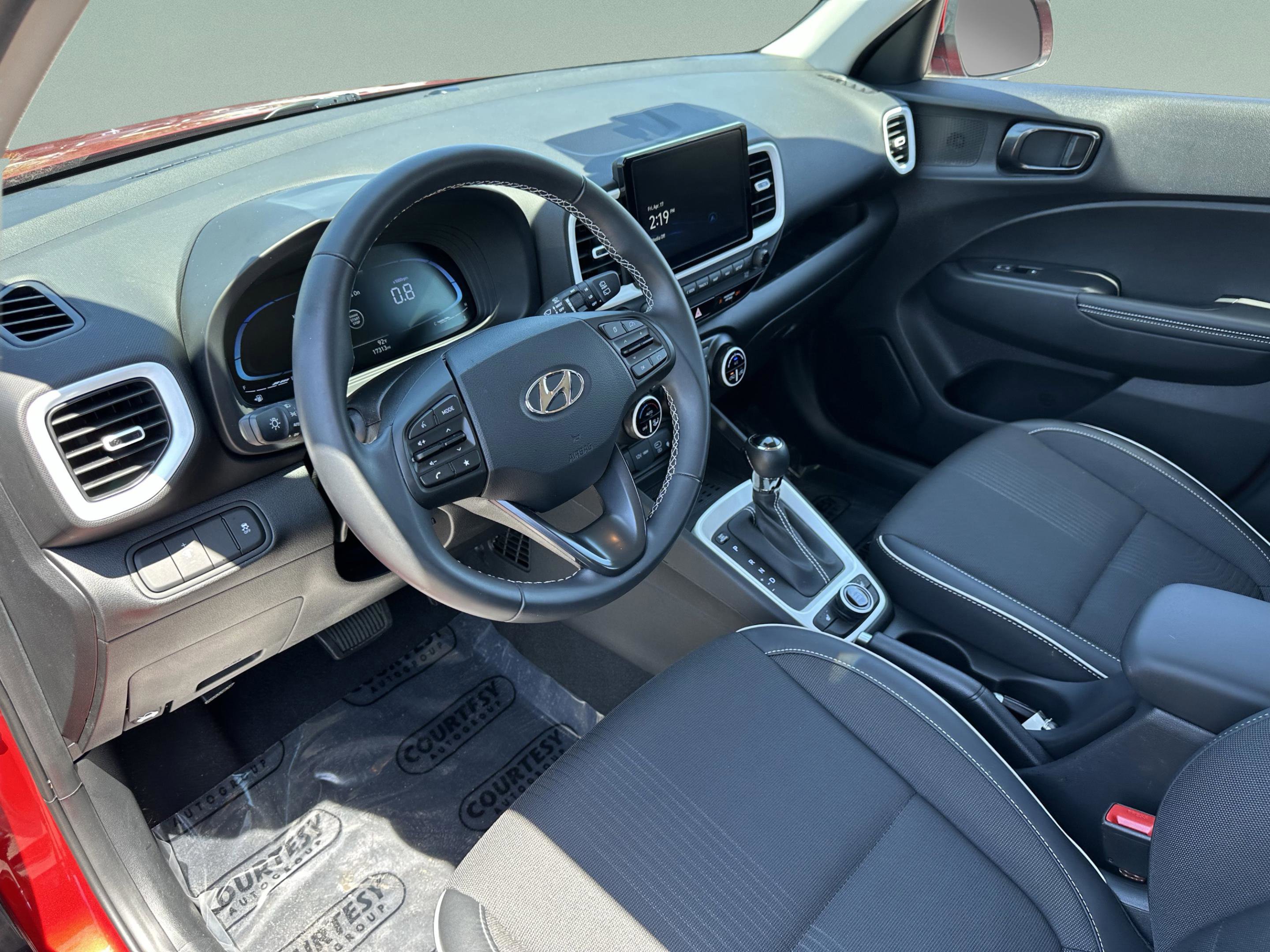 Certified 2024 Hyundai Venue Limited FWD image 17