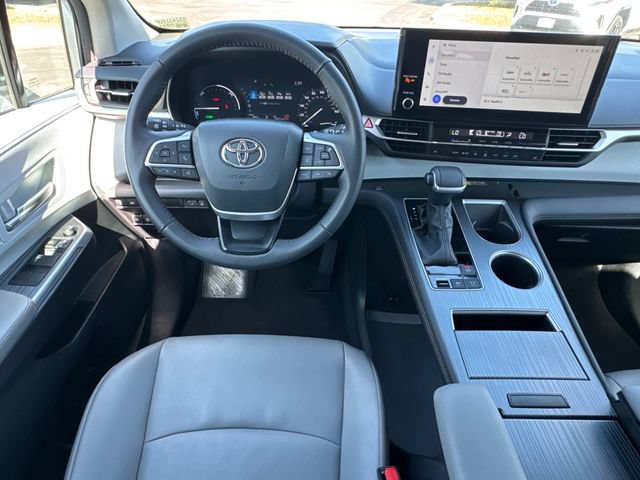 Certified 2025 Toyota Sienna XLE FWD image 22