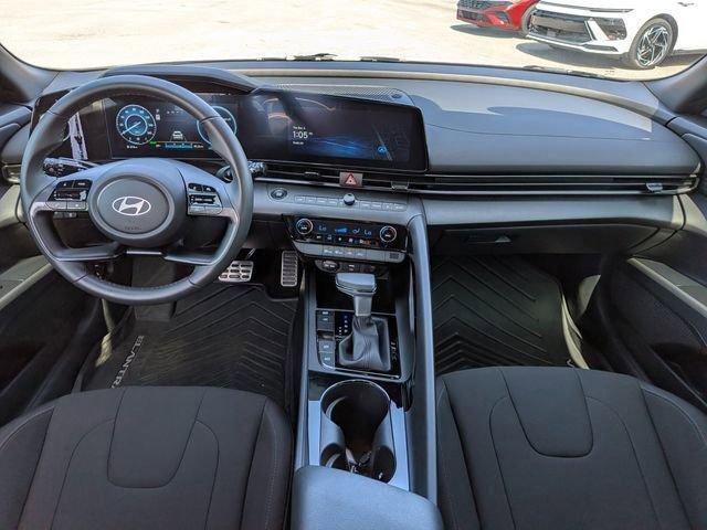 Certified 2025 Hyundai Elantra SEL FWD image 14