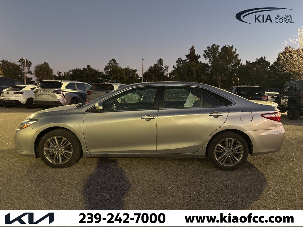Used 2016 Toyota Camry LE image 3