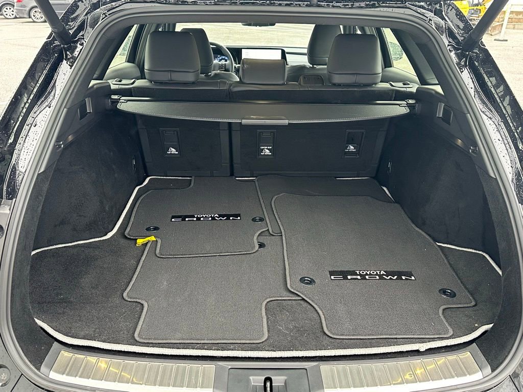 Used 2025 Toyota Crown Signia w/ Advanced Technology Package image 14