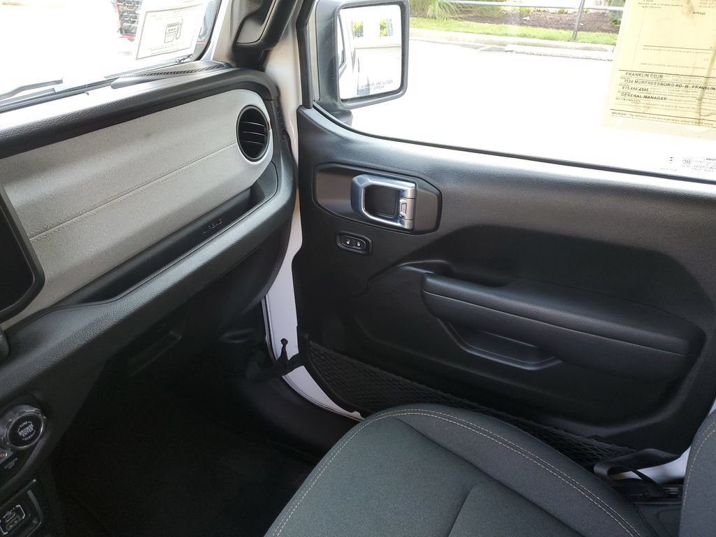Used 2025 Jeep Wrangler Sport AWD/4WD image 31