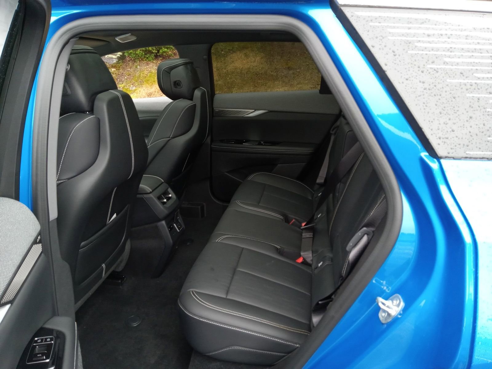 New 2025 Cadillac Optiq Luxury 2 w/ LPO, ONYX Package image 19