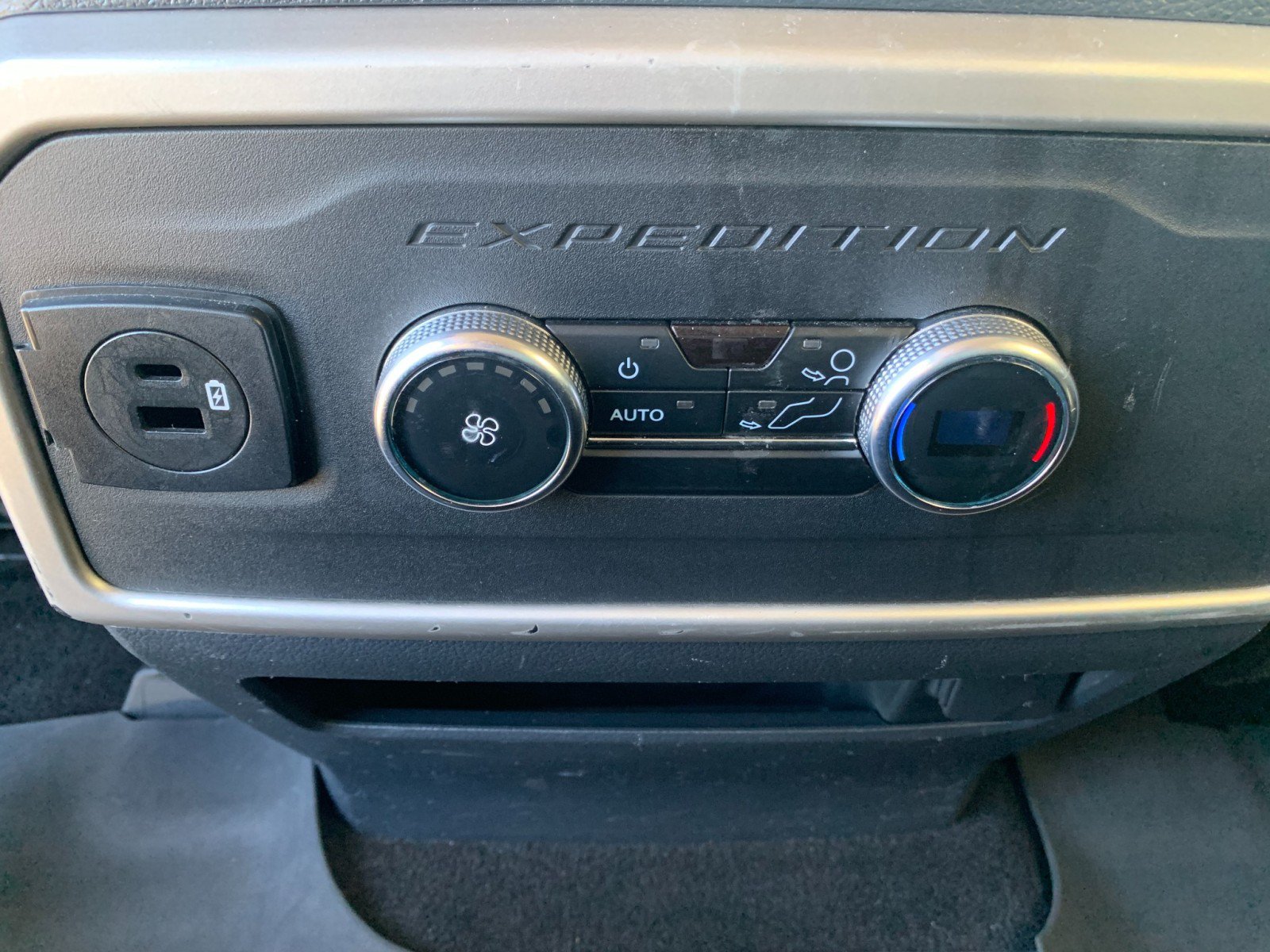 Used 2023 Ford Expedition XLT AWD/4WD image 33