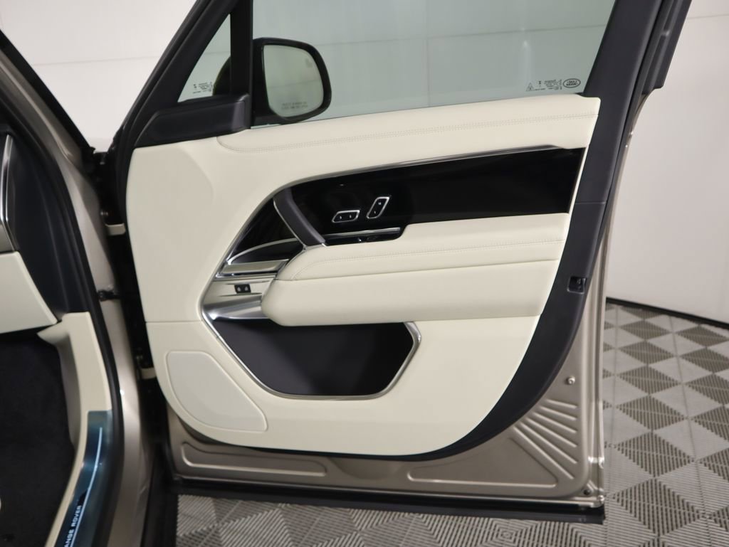 New 2026 Land Rover Range Rover SE image 26