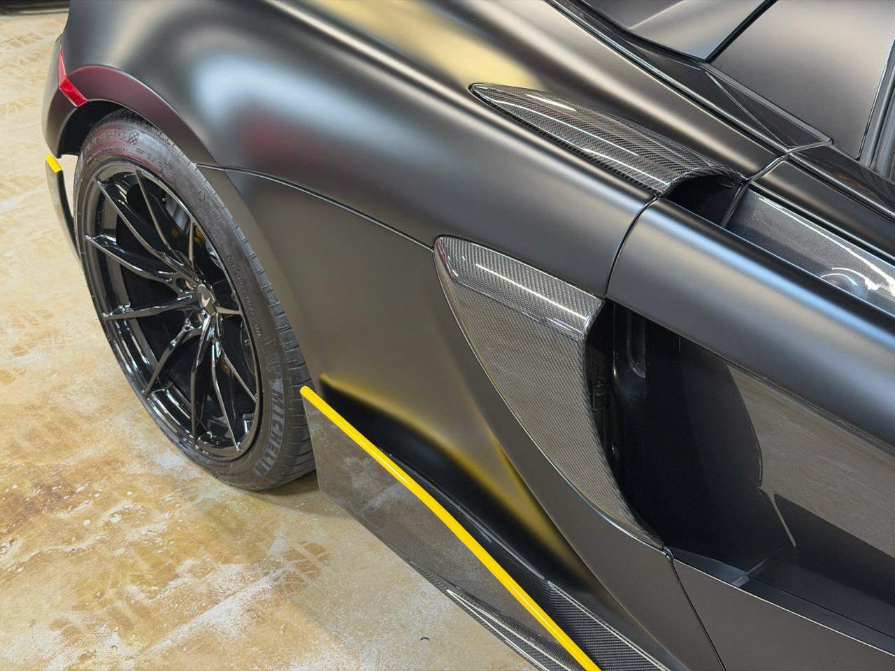 Used 2020 McLaren 600LT Spider RWD image 19
