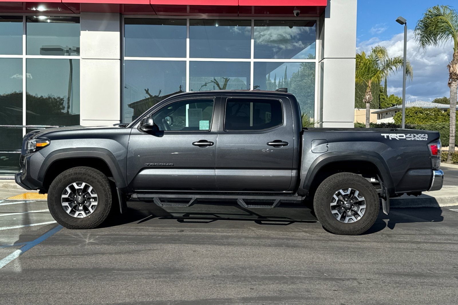 Used 2023 Toyota Tacoma TRD Off-Road image 9
