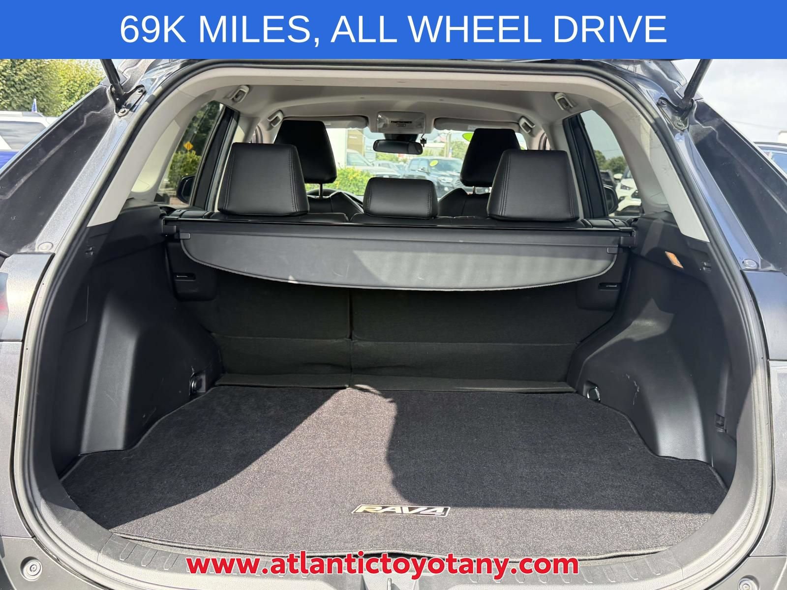 Used 2020 Toyota RAV4 LE w/ Carpet Mat Package AWD/4WD image 10