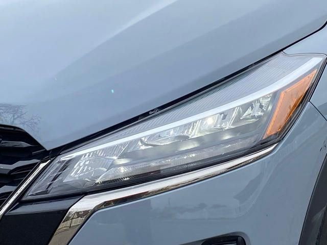 Used 2023 Nissan Kicks SR w/ SR Premium Package FWD image 9