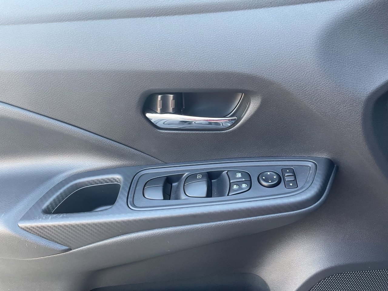 Used 2025 Nissan Versa SV w/ Trunk Package FWD image 20