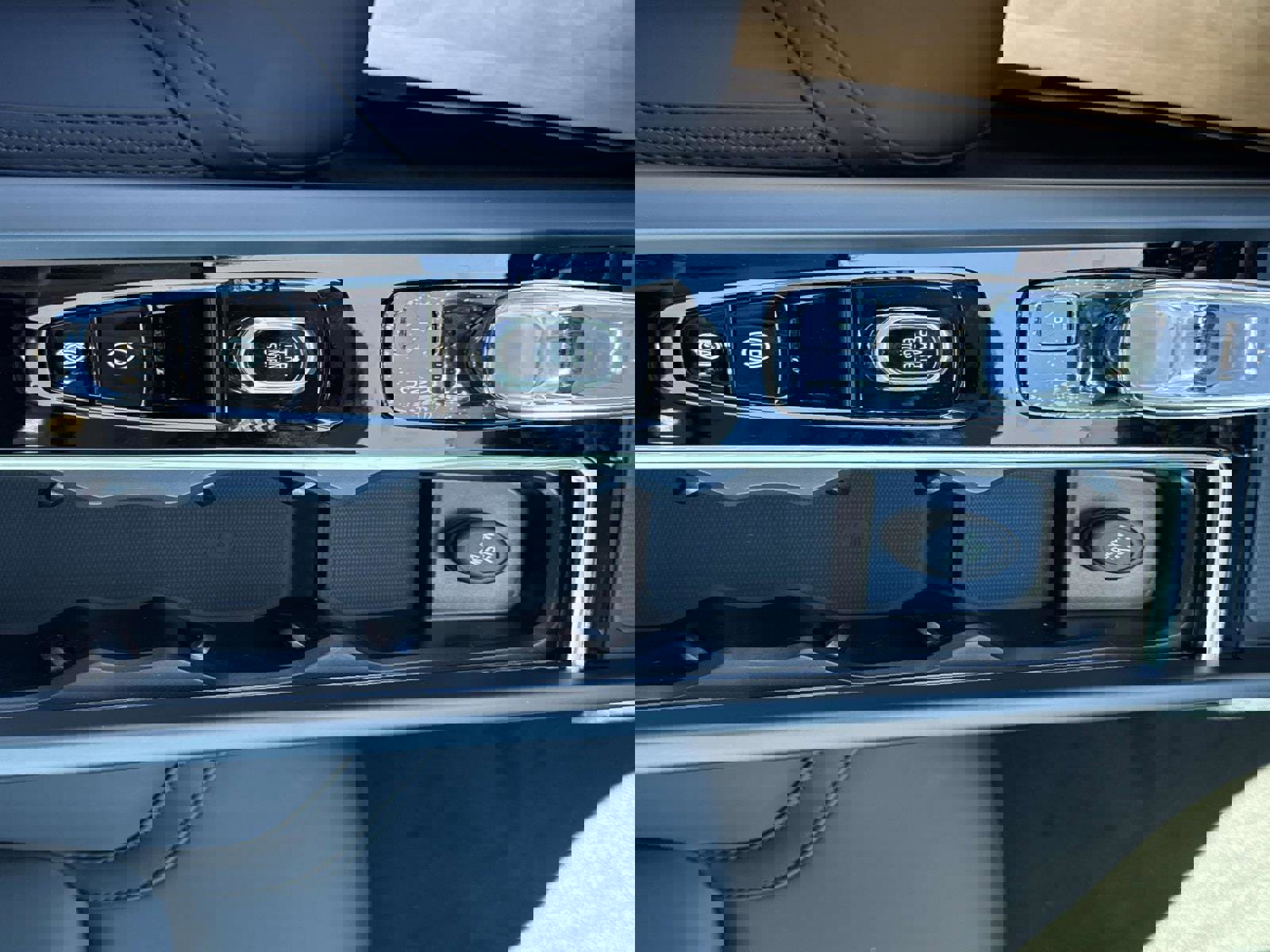 New 2026 Volvo XC60 B5 Plus w/ Climate Package image 27