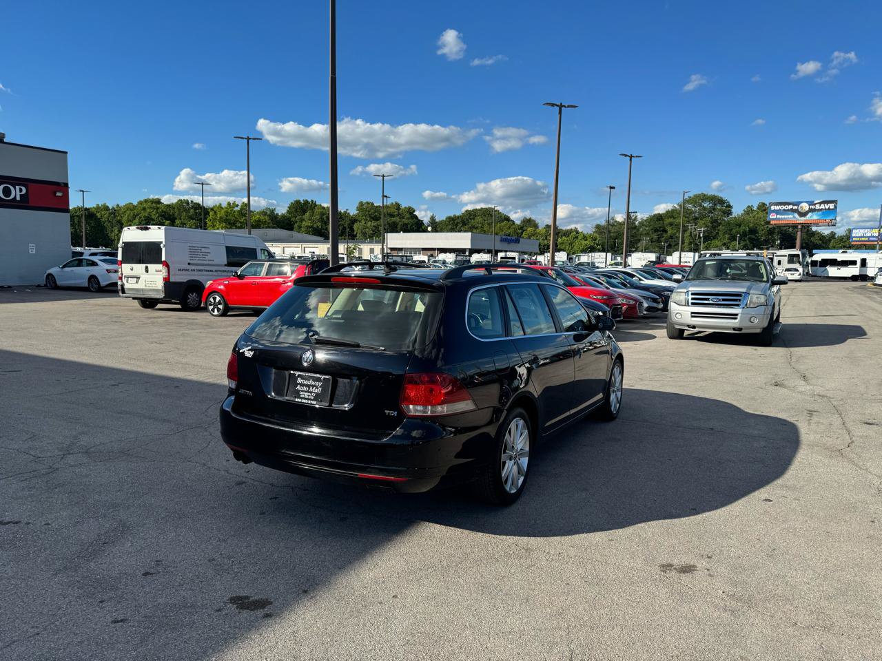 Used 2011 Volkswagen Jetta TDI FWD image 3