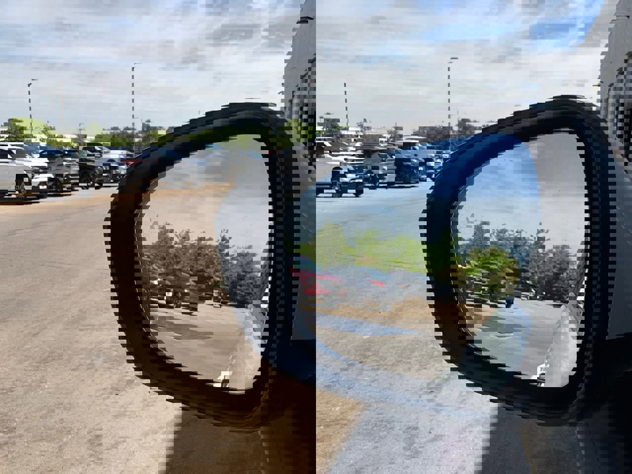 Used 2025 Nissan Rogue SV image 19