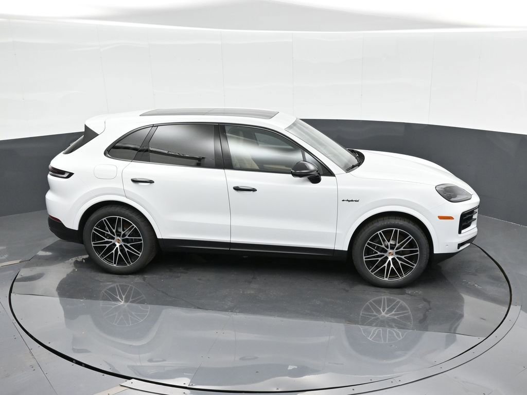 Used 2025 Porsche Cayenne E-Hybrid image 31