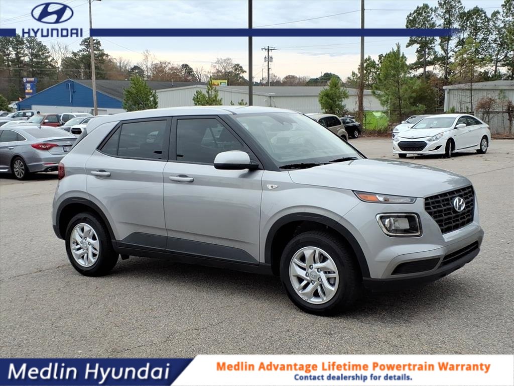 Used 2025 Hyundai Venue SE image 1