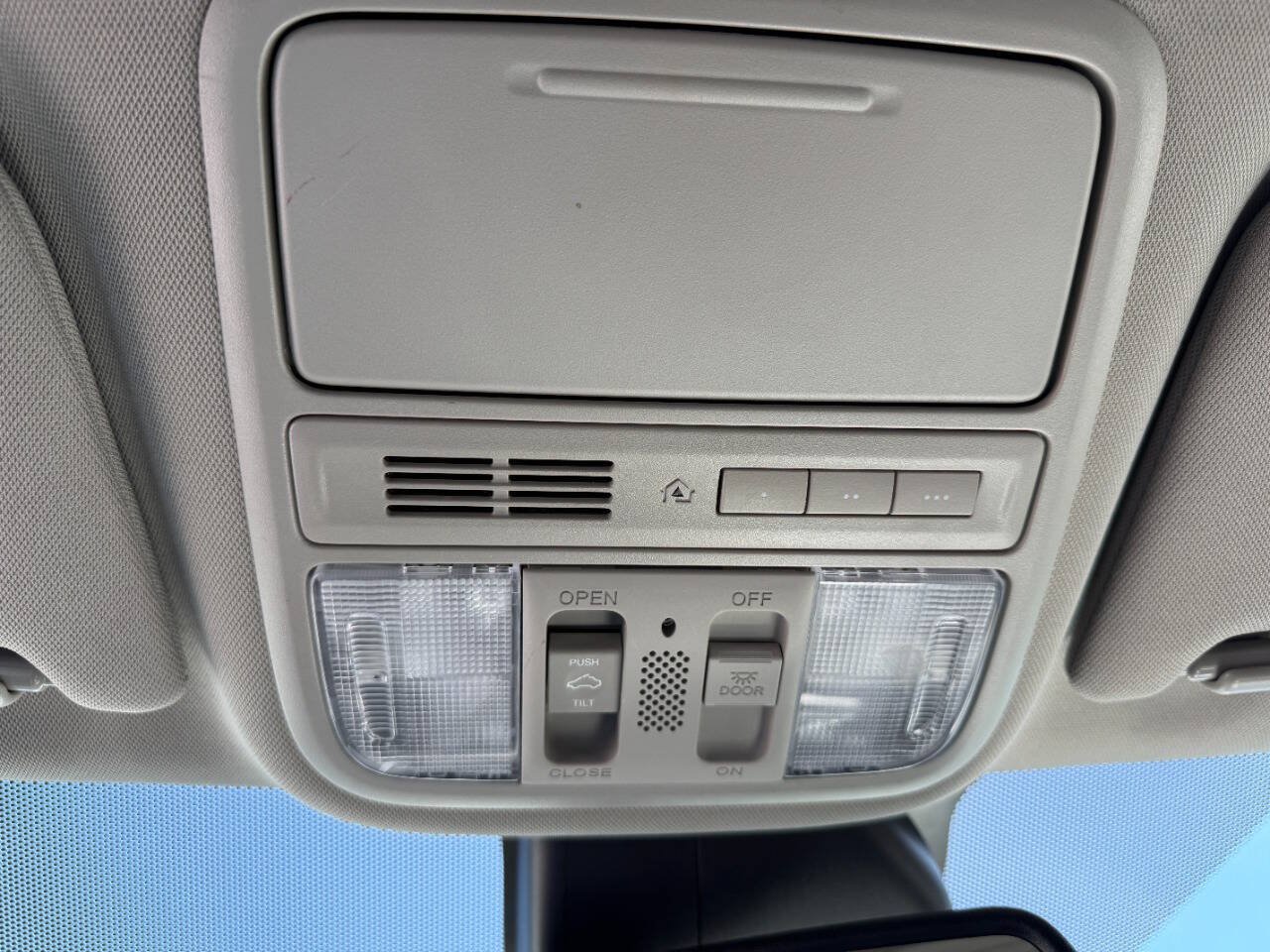 Used 2016 Honda Odyssey Touring Elite image 28